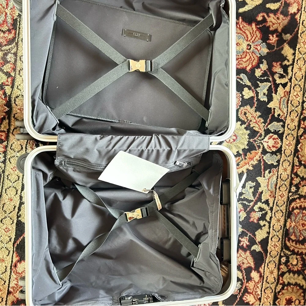 FPM  Milano light spinner suitcase made in Italy NWT